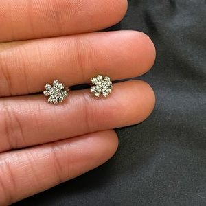 Authentic pandora stud earrings